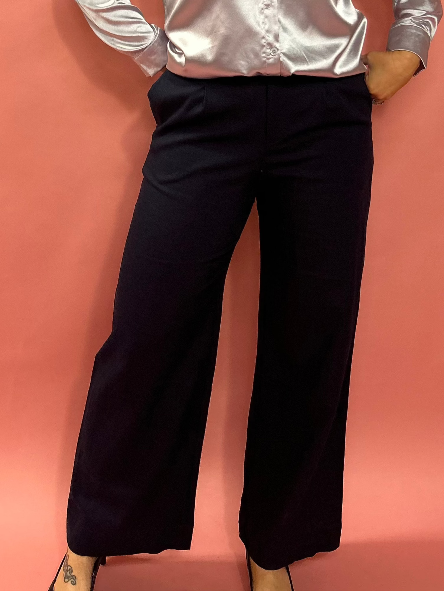 Coastal Chic: Navy Linen Wide-Leg Pin Tuck Pleated Pants