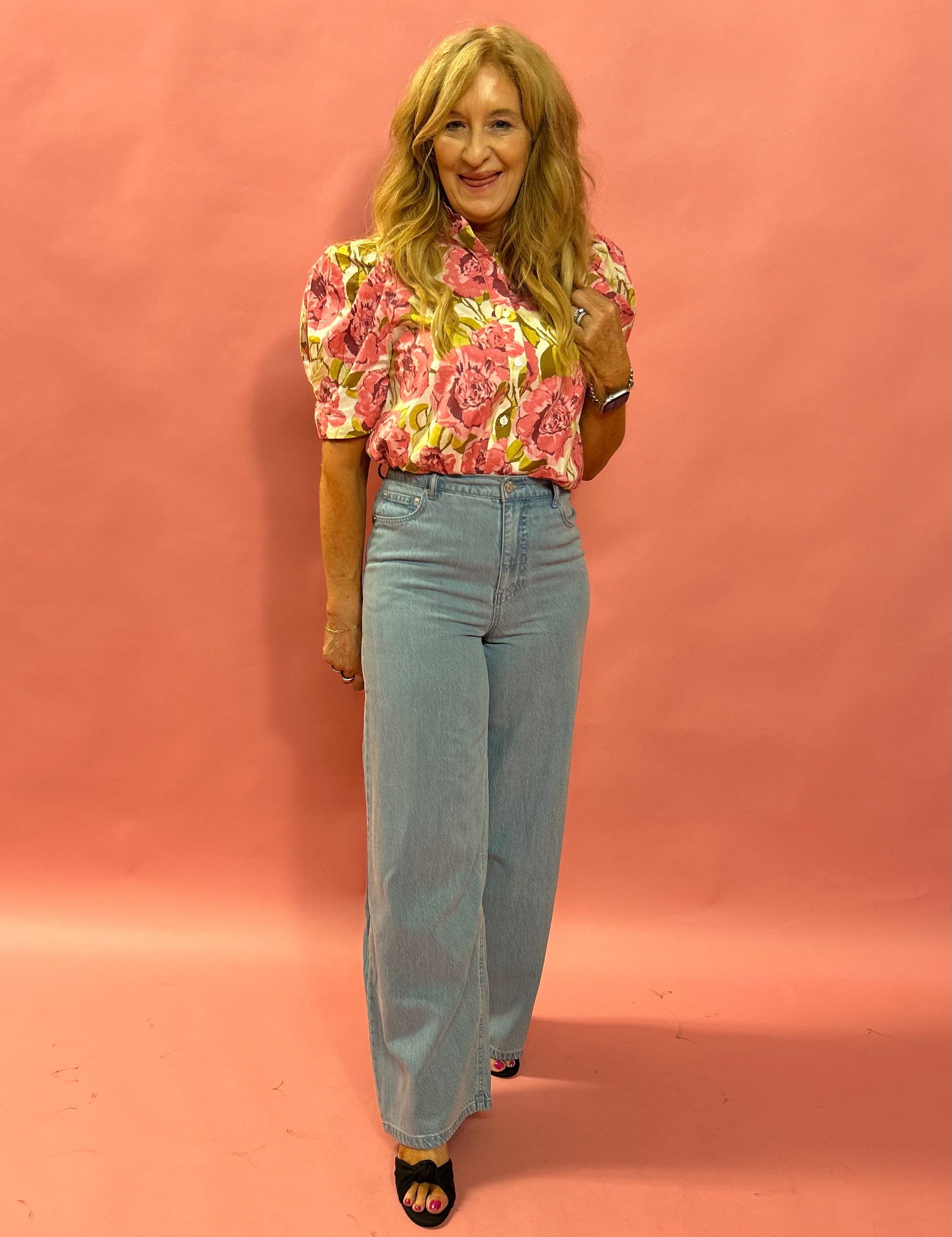 Feminine, flowy, Chic Floral Blouse