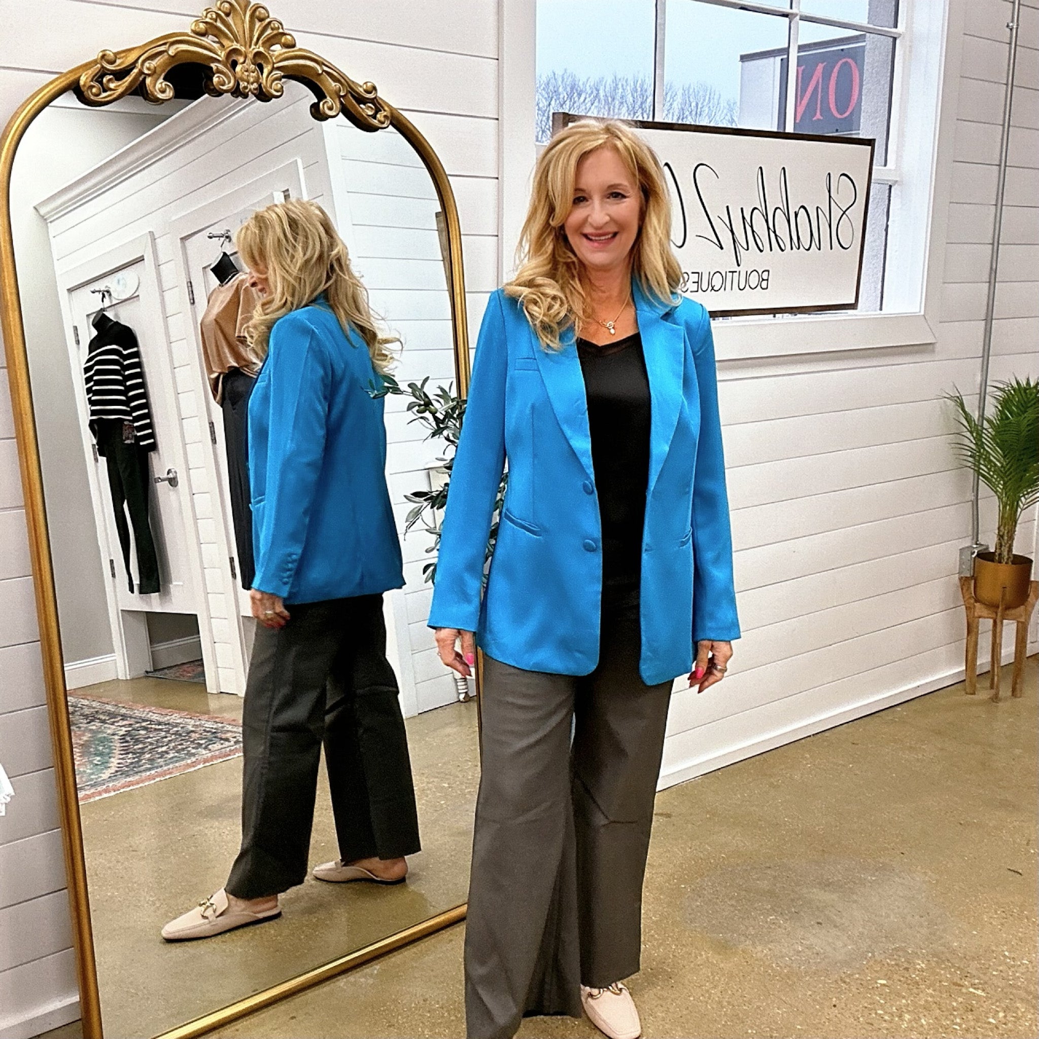 Queen Satin Pocketed Blazer in Turquoise
