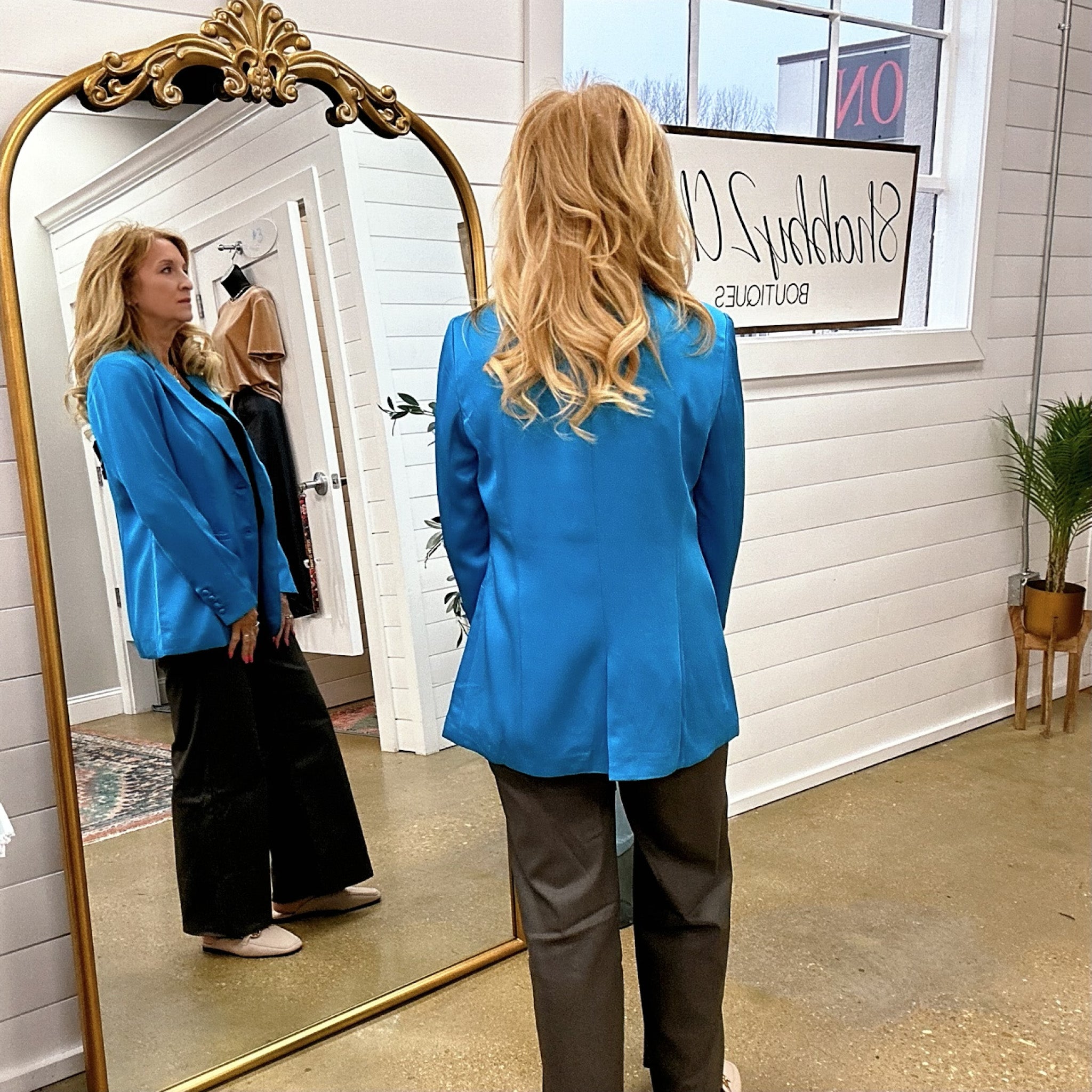 Queen Satin Pocketed Blazer in Turquoise