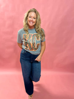 KC Colors Leopard KC Letters Grey Tee
