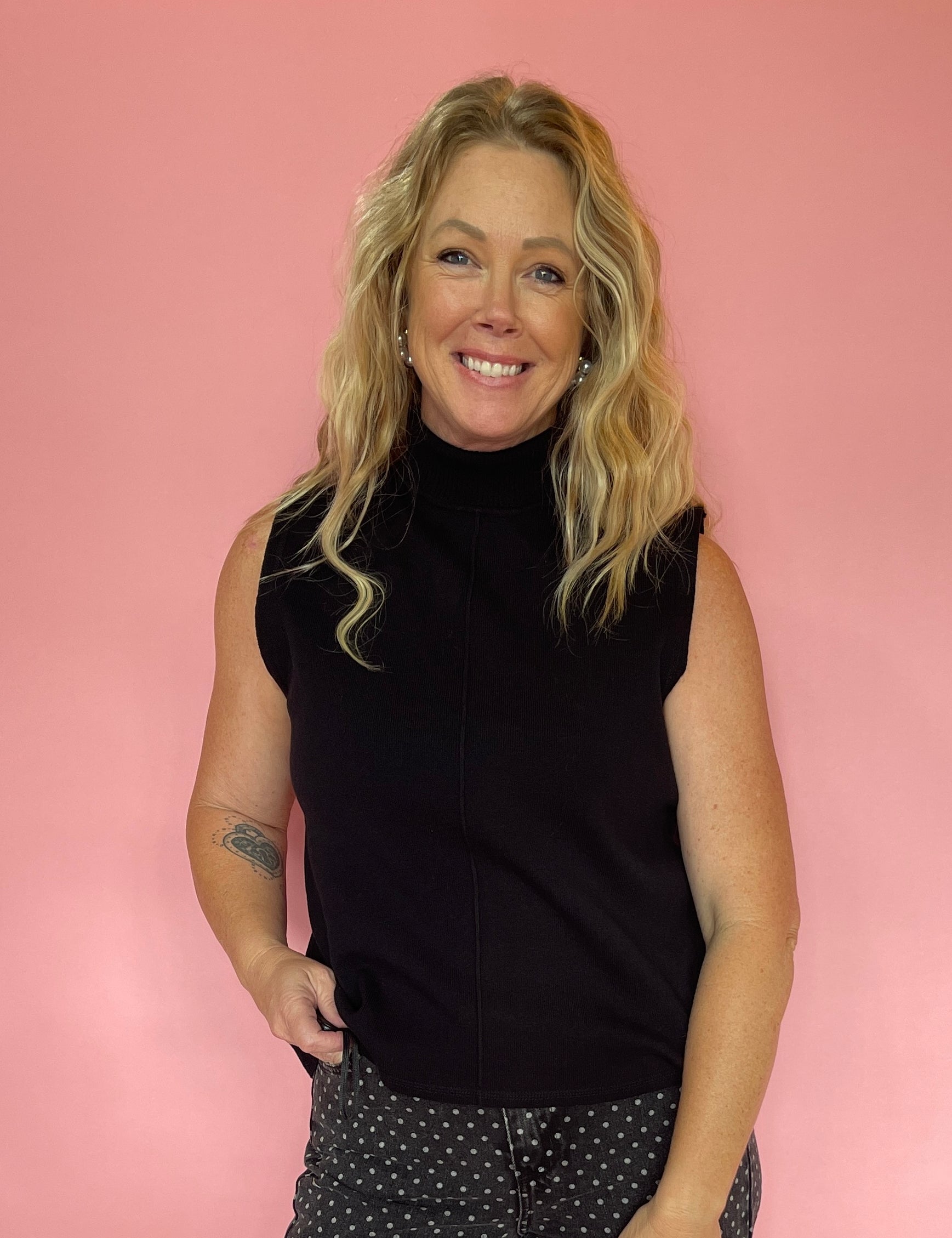 Lightweight Knit Sleeveless Turtleneck Layering Top in Black