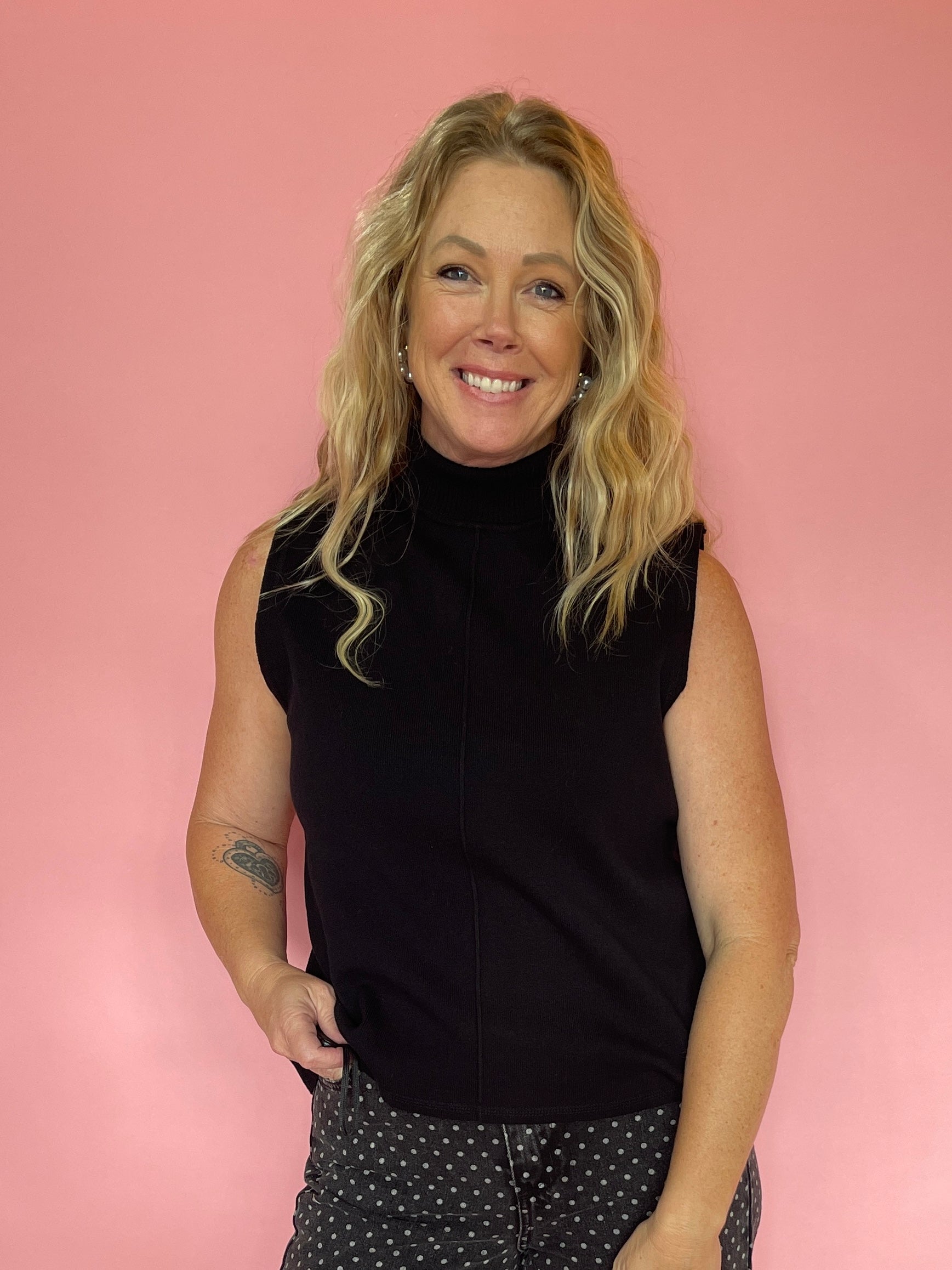 Lightweight Knit Sleeveless Turtleneck Layering Top in Black