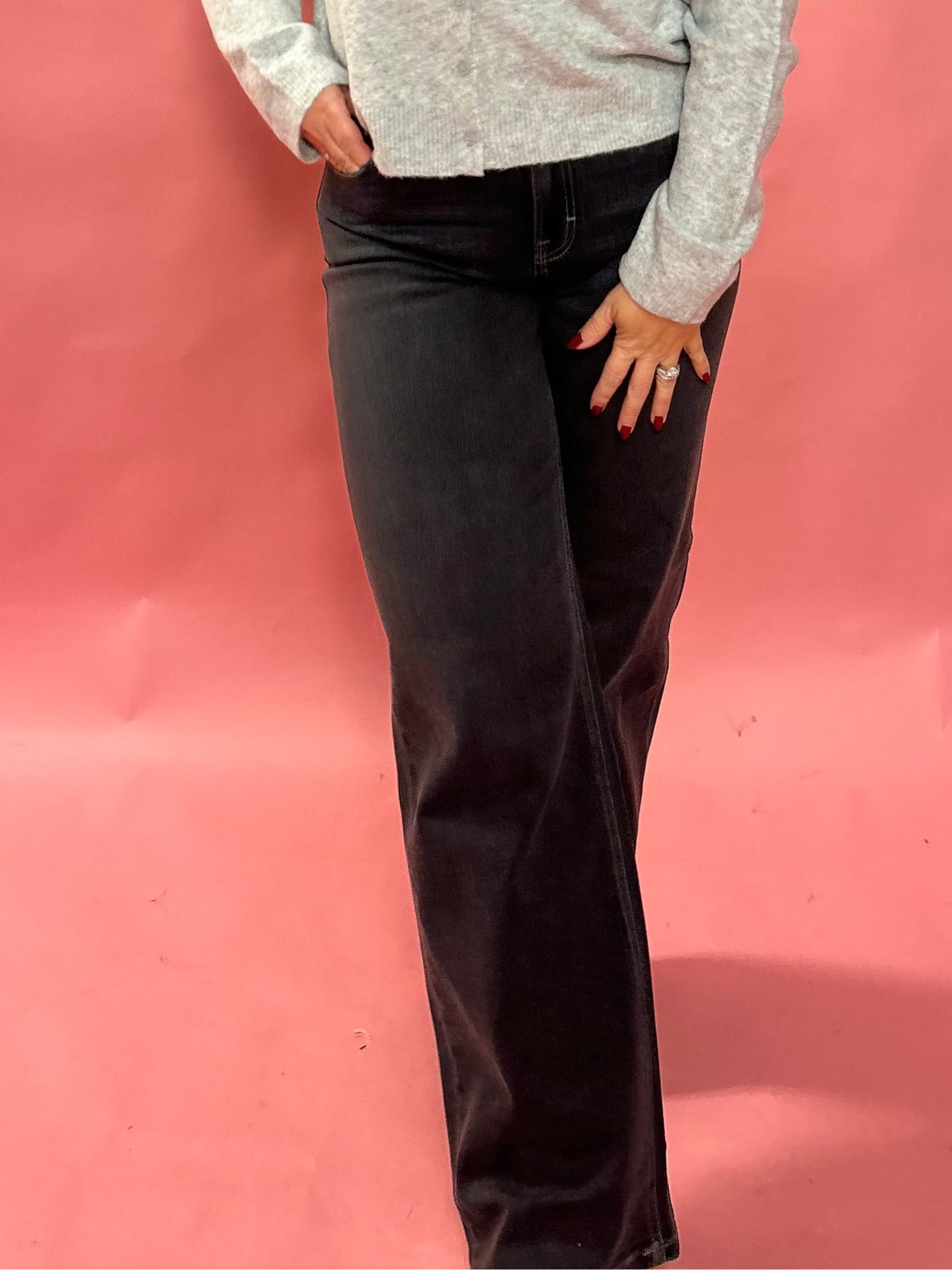 Logan Dark Light Wash Stretch Dad Jean in Charcoal