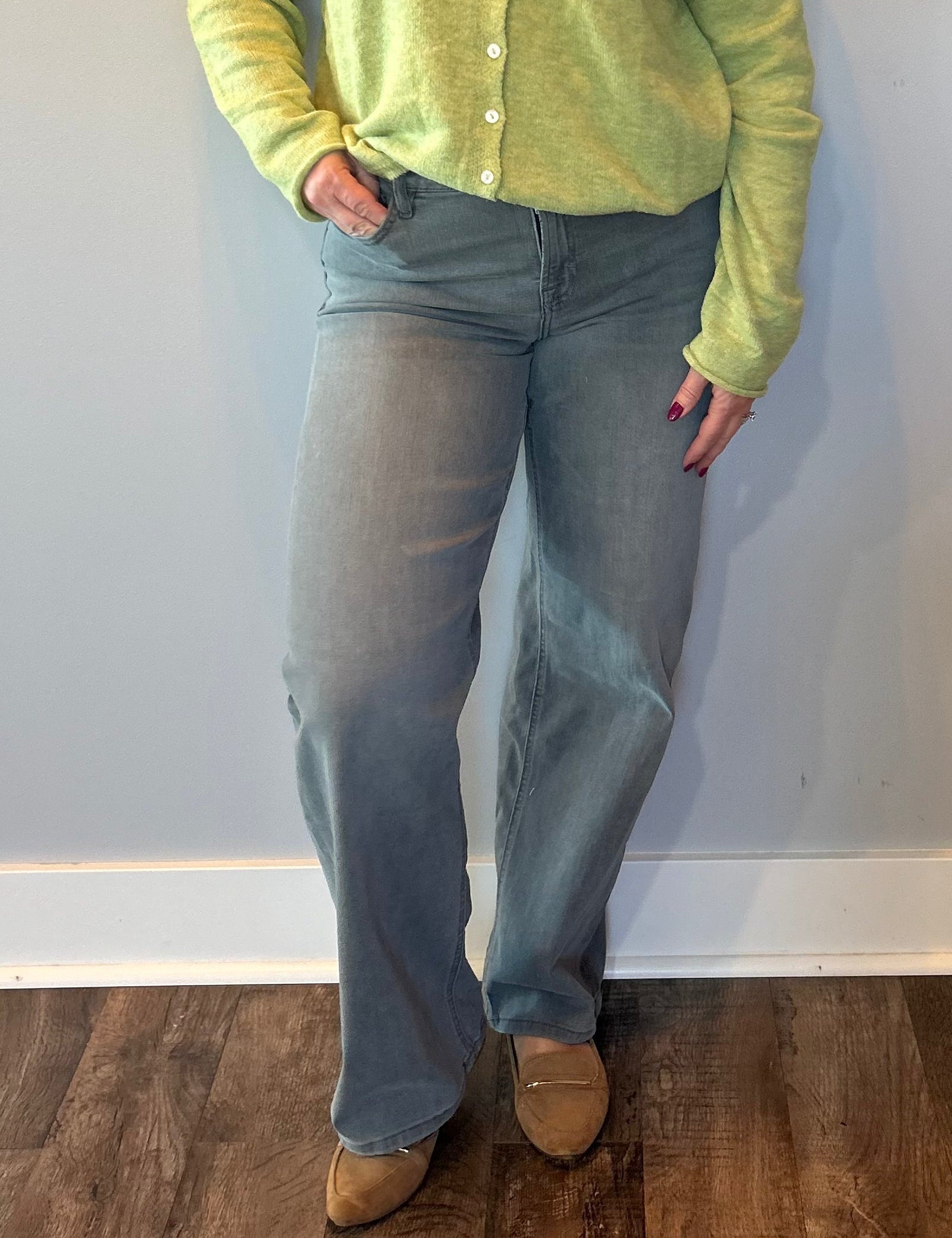 Woman wearing charcoal grey mid rise dad jeans with a relaxed straight leg and a tucked tee
