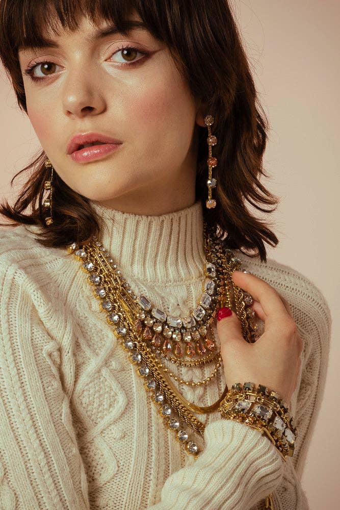 Detail of the extension chain that adjusts the Monique bracelet up to two inches longer