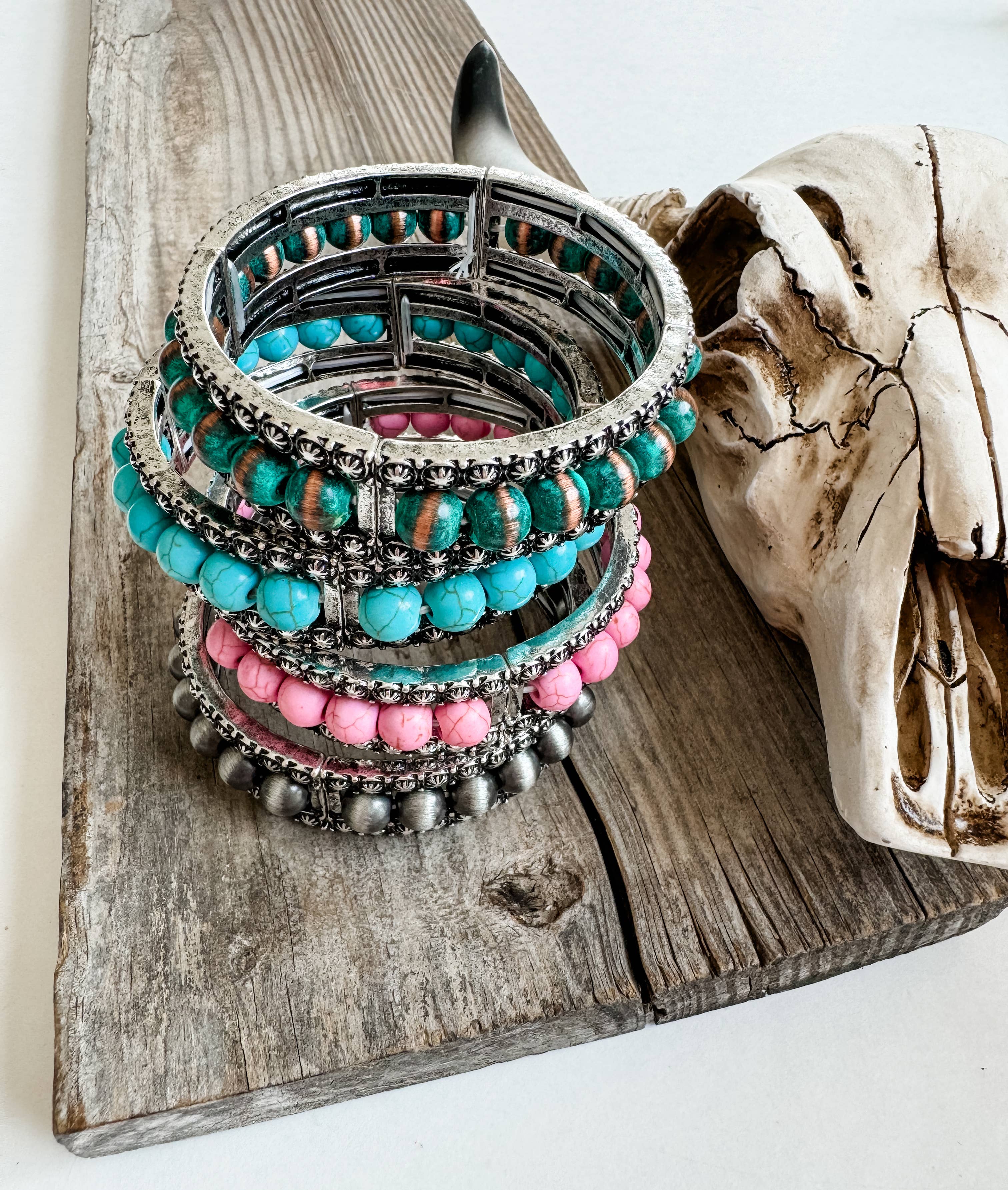 Navajo Style Pearl with Concho Stretch Bracelet
