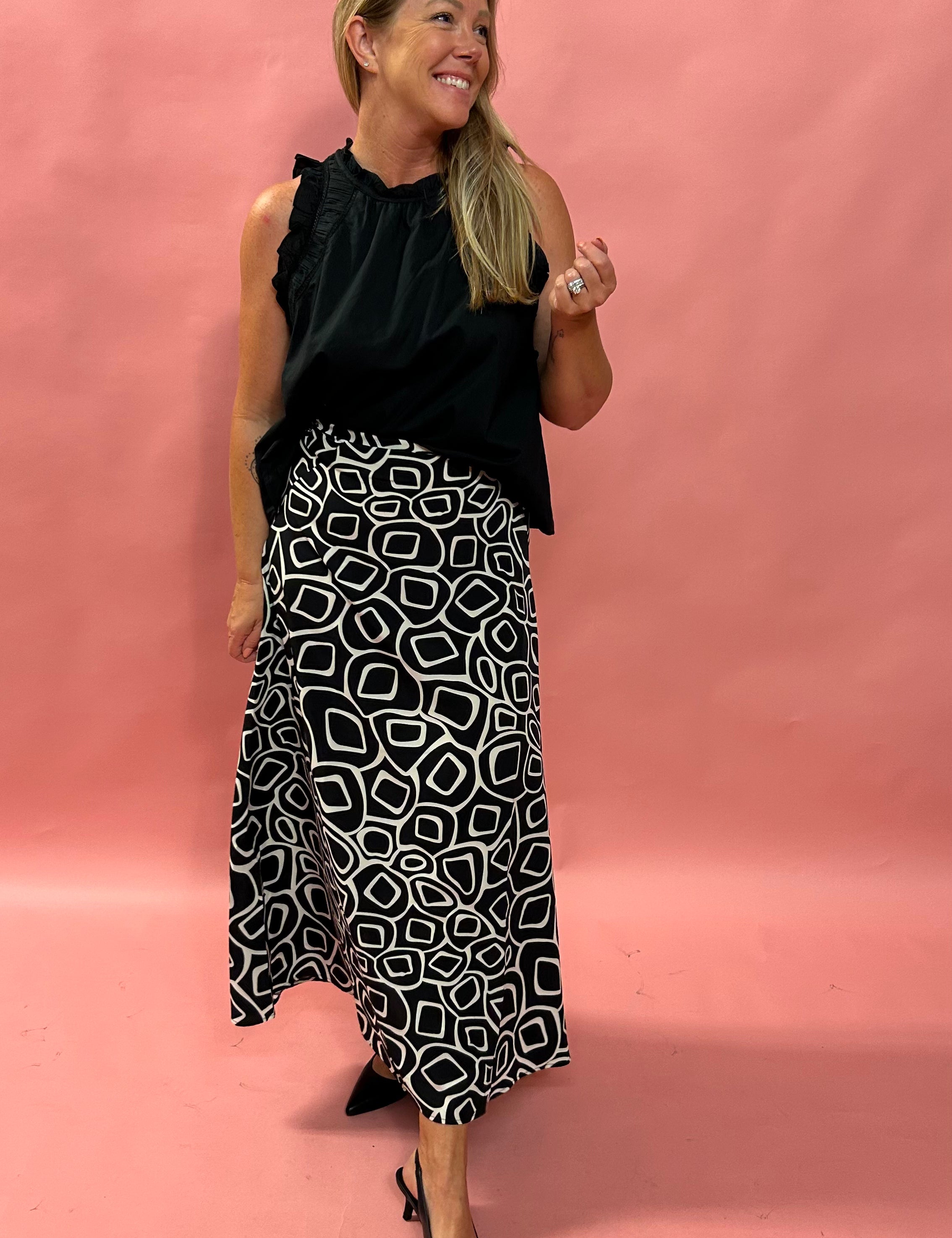 Oliva Abstract Midi Skirt in Black