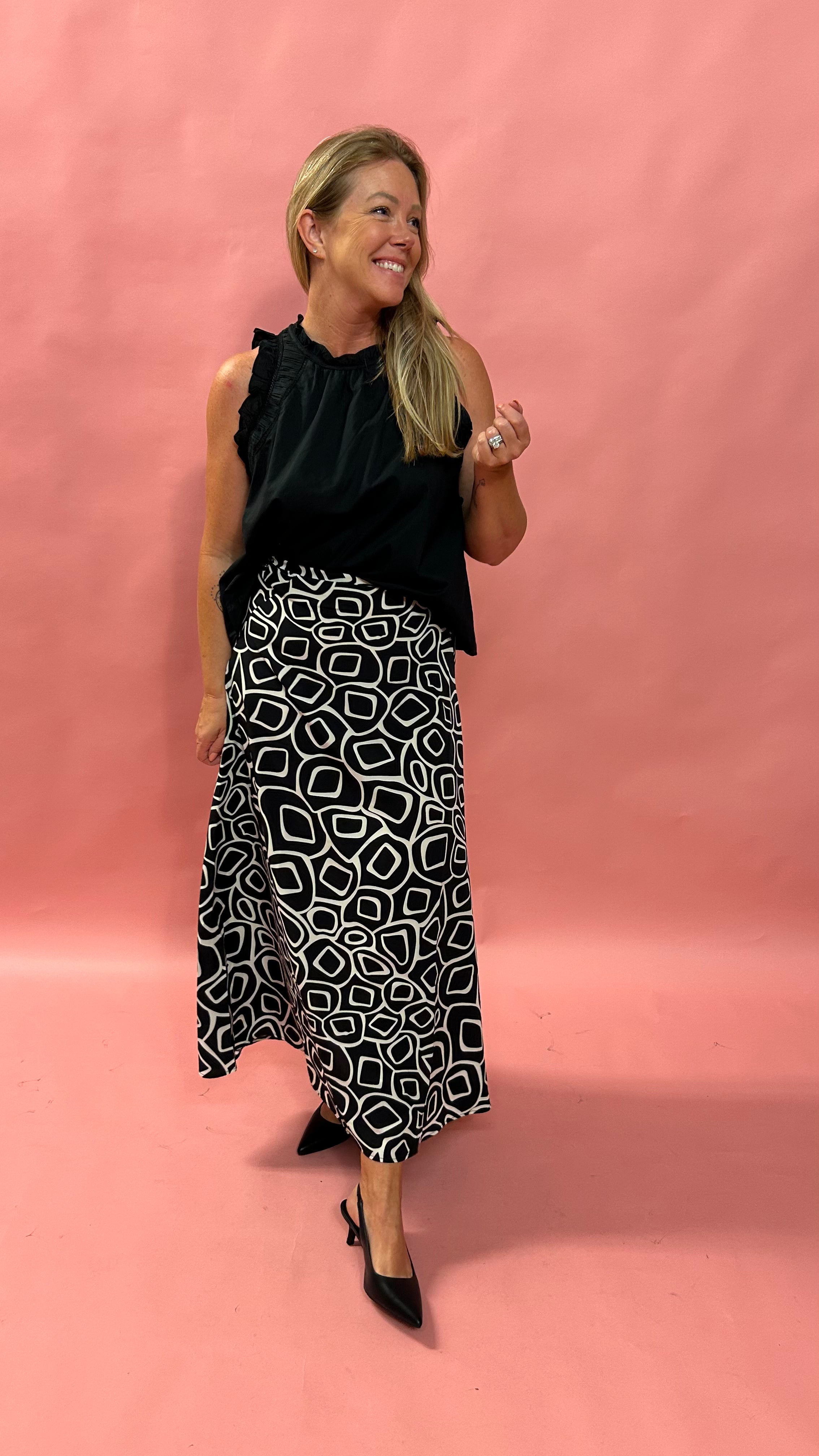 Oliva Abstract Midi Skirt in Black