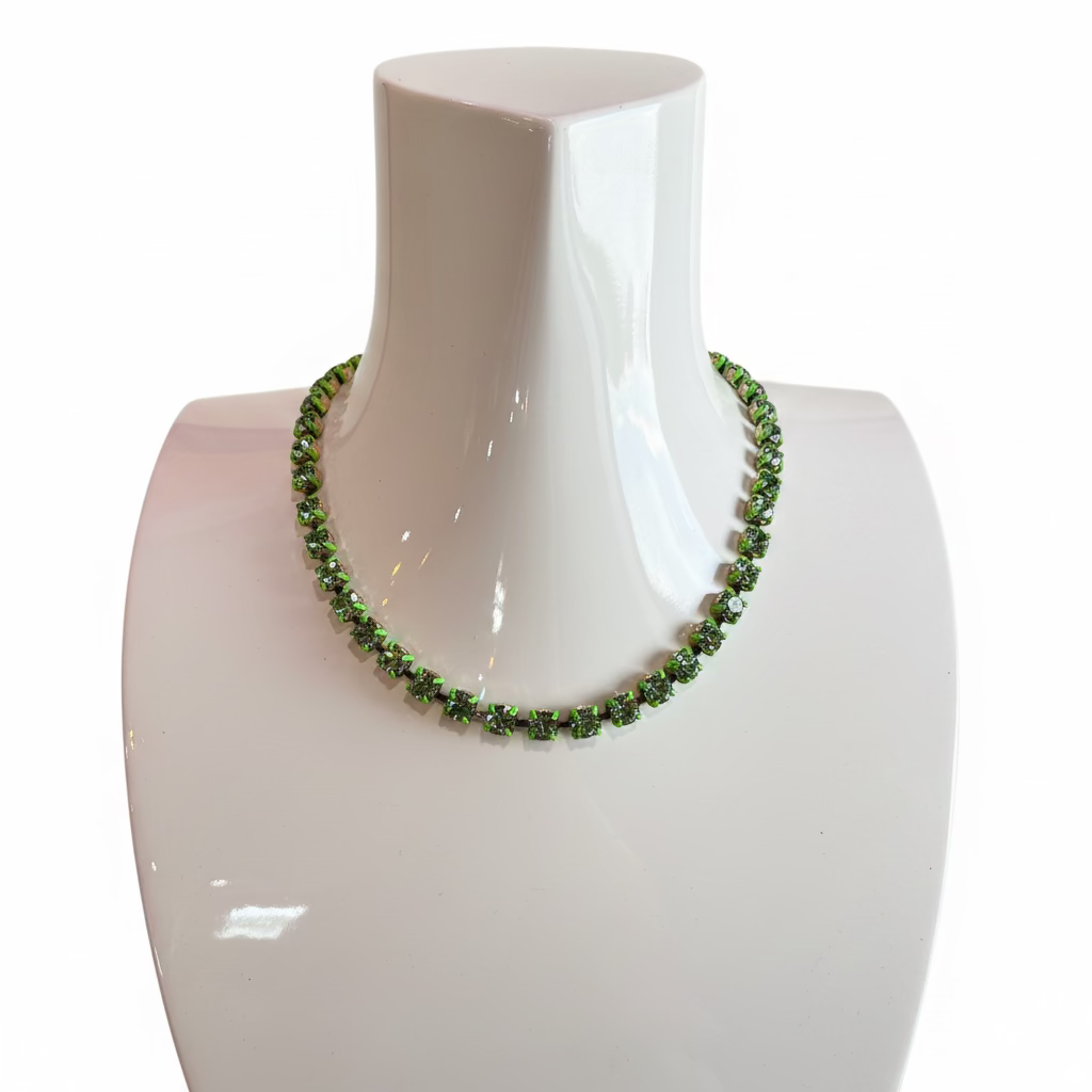 Sarina Necklace in Smutt Green Tova