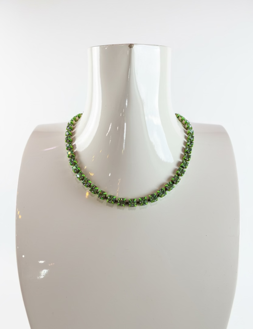 Sarina Necklace in Smutt Green Tova