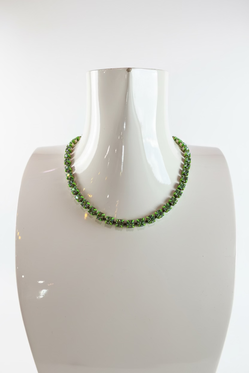Sarina Necklace in Smutt Green Tova
