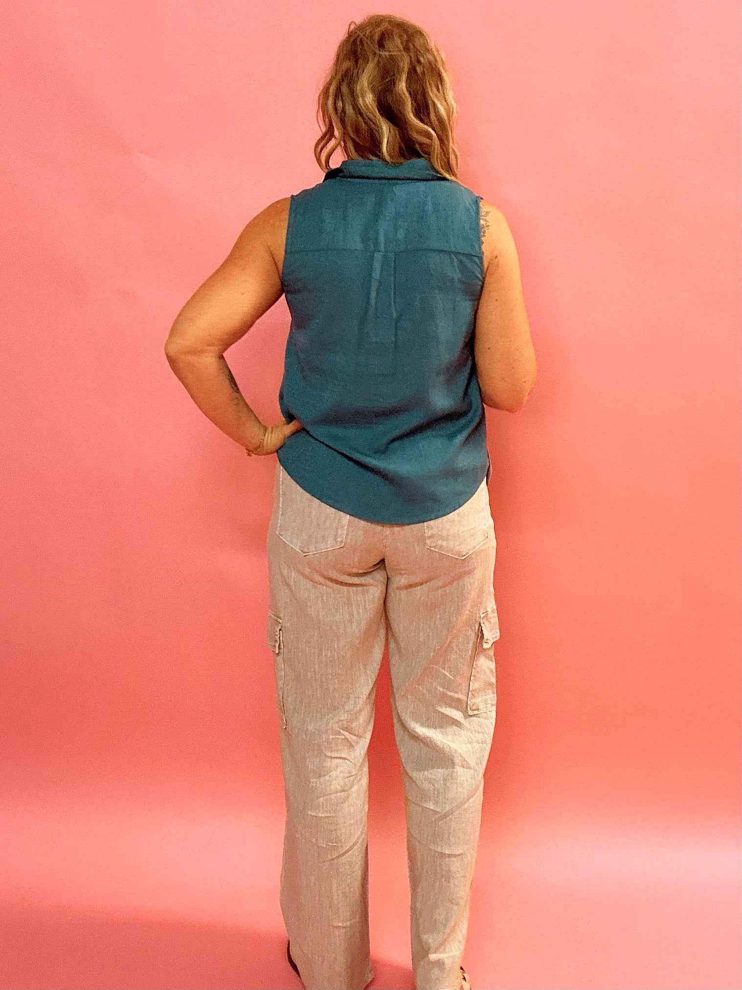 Sheri Collared Sleeveless Button Down in Green