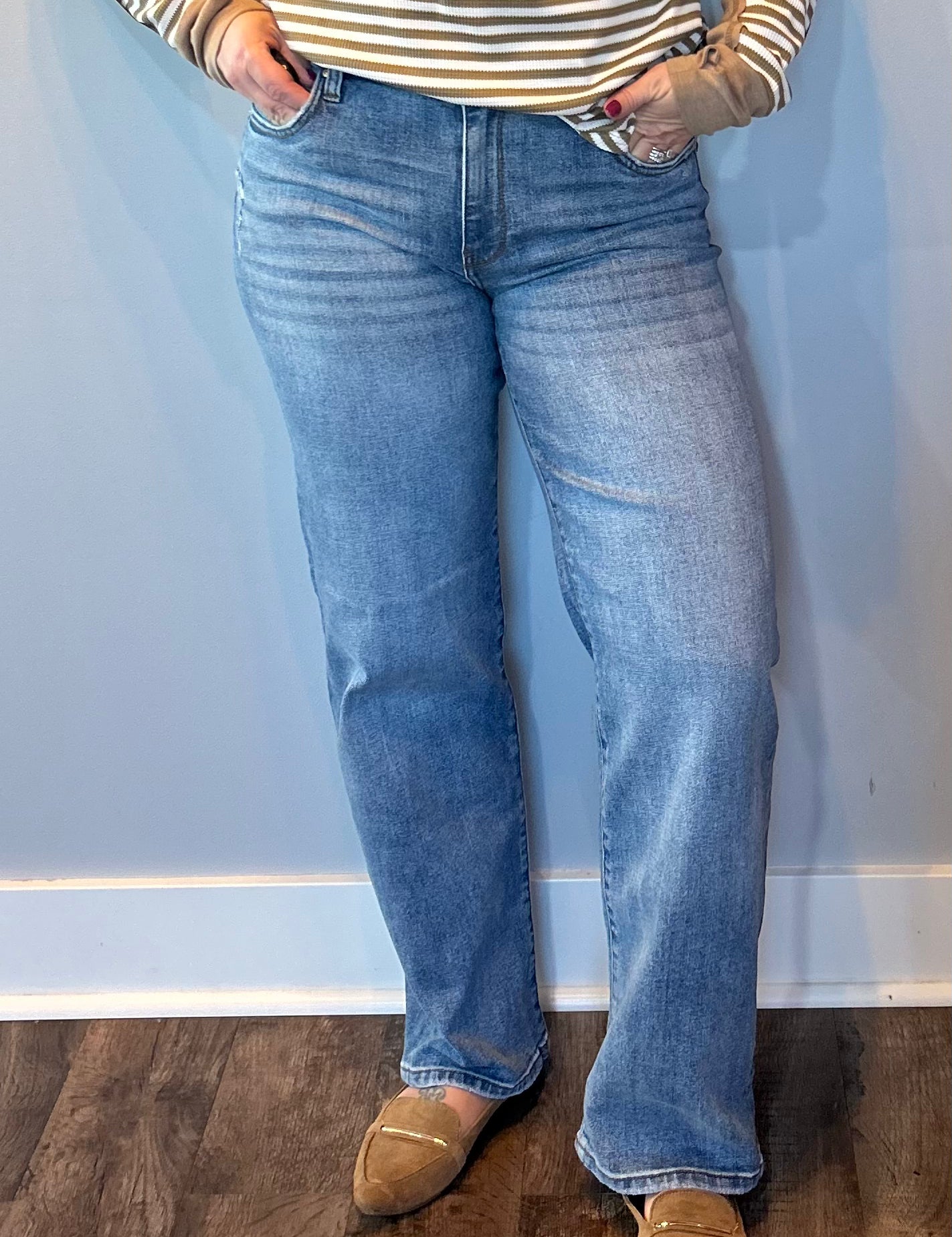 Sienna HR Straight Leg in Resilently Wash