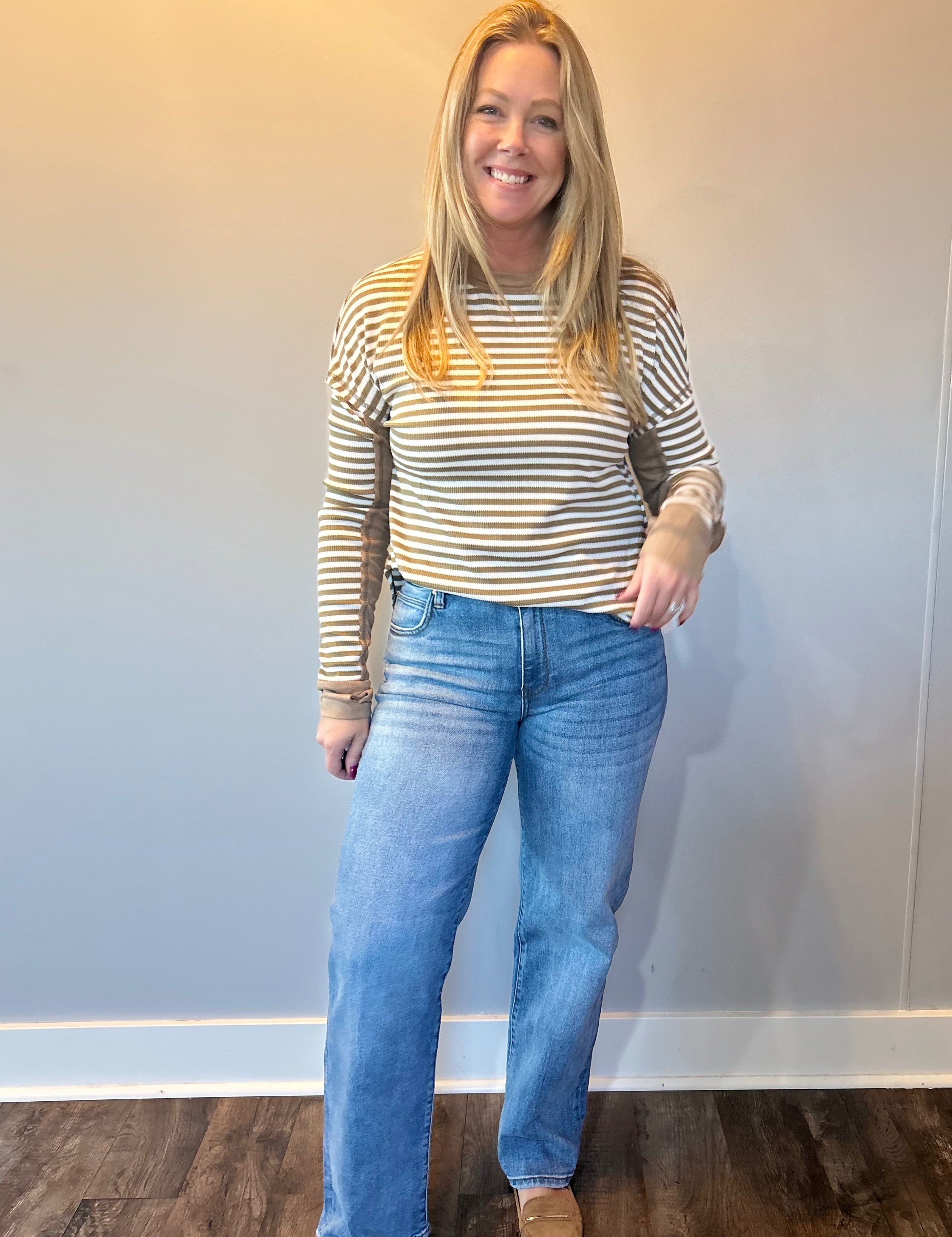 Sienna HR Straight Leg in Resilently Wash